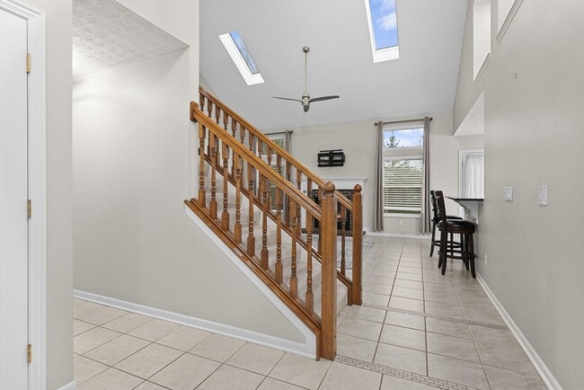 Building Photo - 397 Abbotsbury Dr