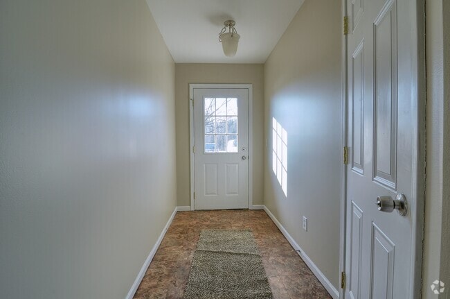Building Photo - 2136 Knotty Pine