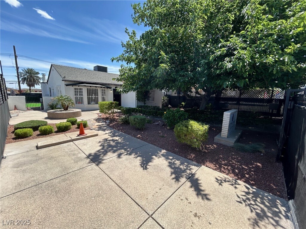 Foto principal - 529 S 10th St