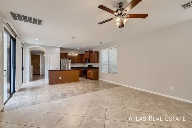 Foto del edificio - 14551 W Port Royale Ln
