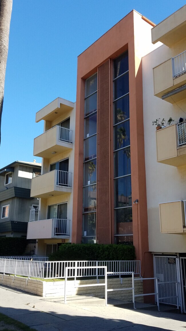 Building Photo - 510 S Mariposa Ave