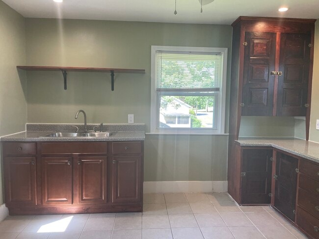 Kitchen - 500 2nd St