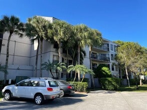 Building Photo - 8810 SW 132nd Pl