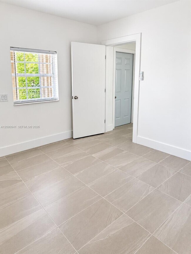 Foto del edificio - 6765 SW 34th St