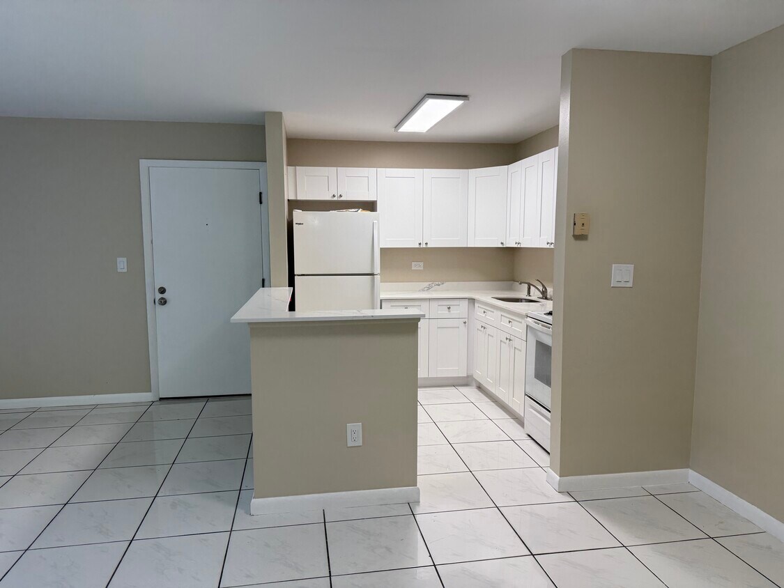 Foto principal - 805 NE 199th St