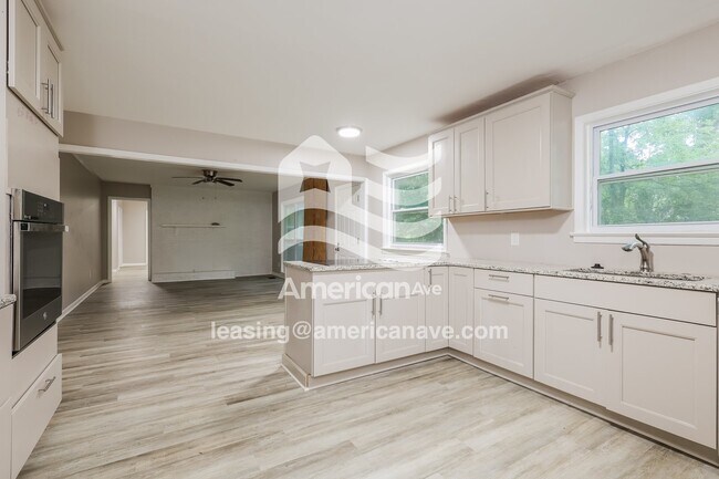 Building Photo - 1413 E Northside Dr