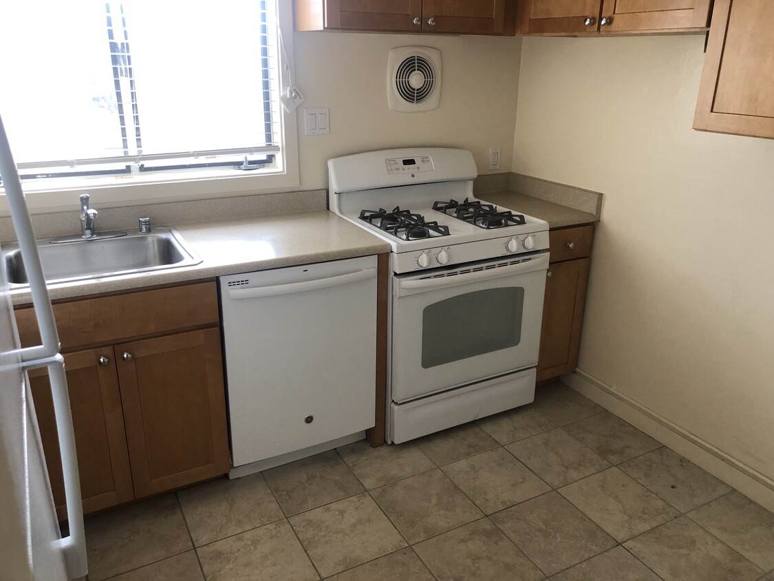 Primary Photo - 1571 Pershing Dr