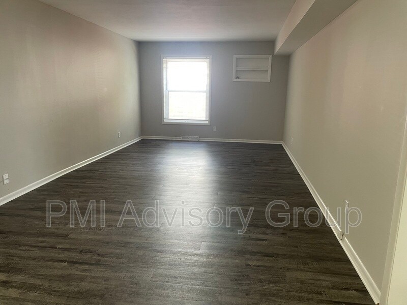 2007 SW Mission Ave Unit Apt 8, Topeka, KS 66604 Condo for Rent in