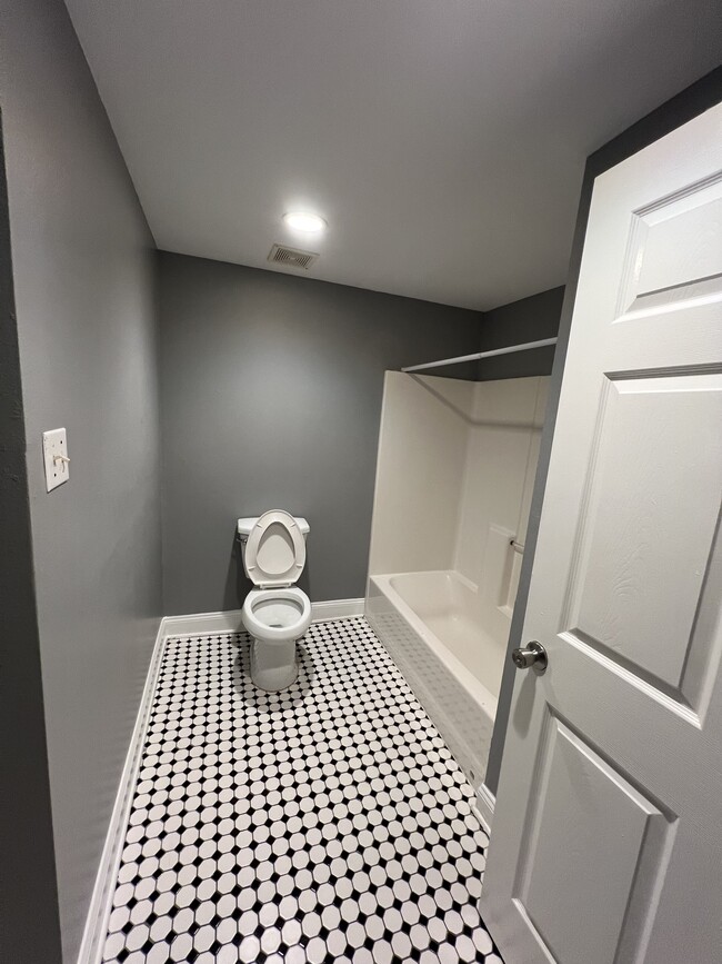 Foto del edificio - 2165 N Tonti St