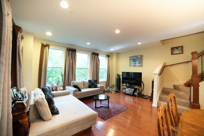 Building Photo - 3628 S Sangamon St