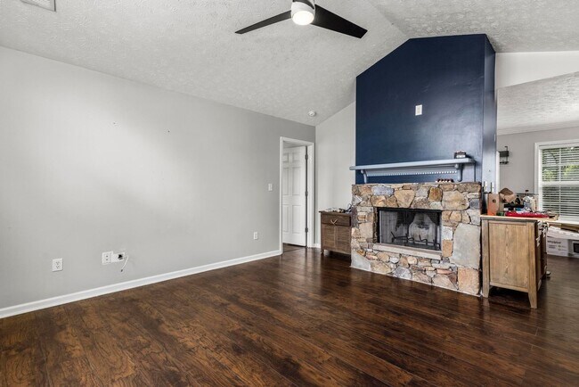 Building Photo - 5 Bedroom House in Auburn - Up to 5 unrela...