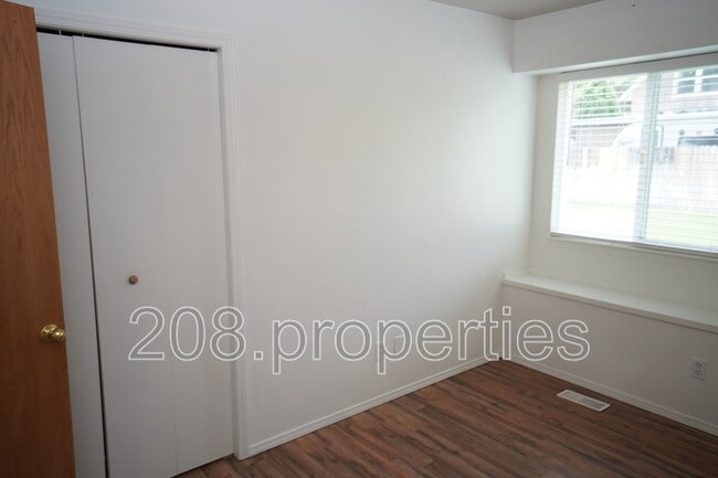 Building Photo - 46 3rd St