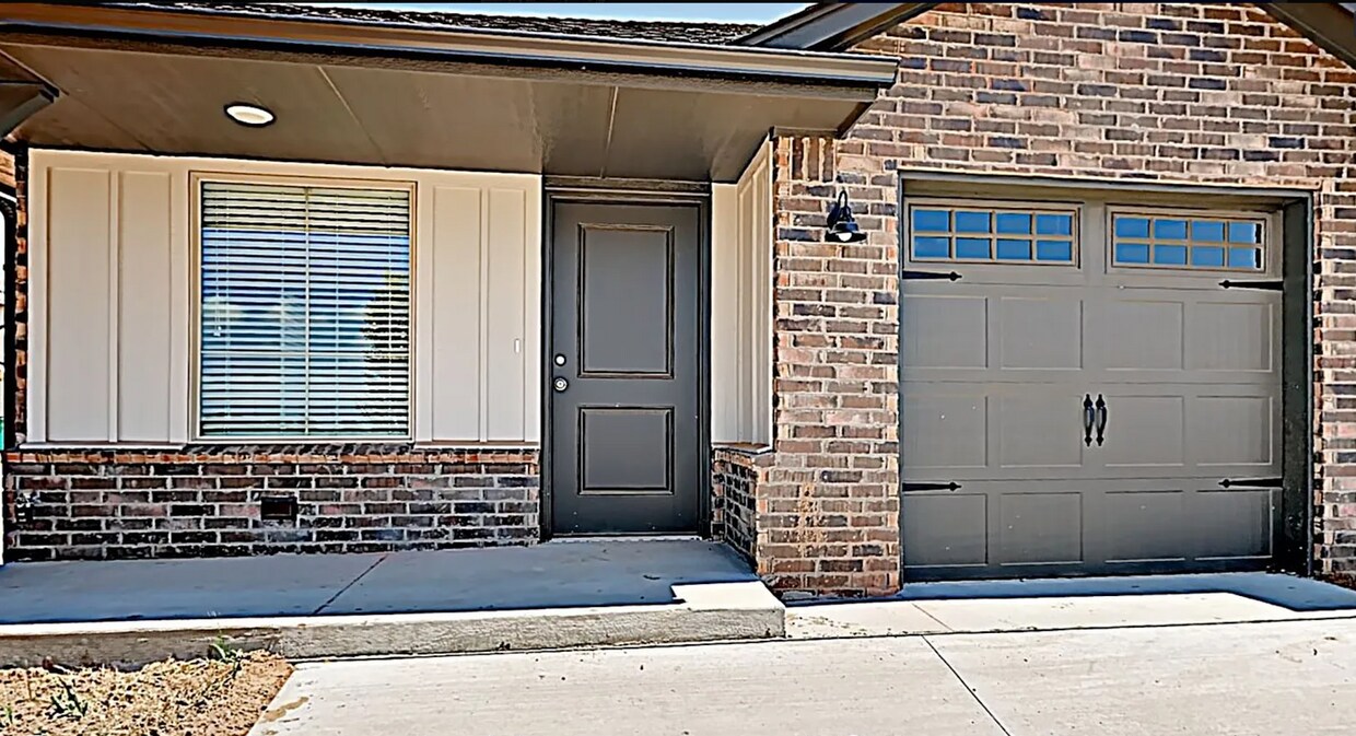Foto principal - 405 Summit Ridge Dr