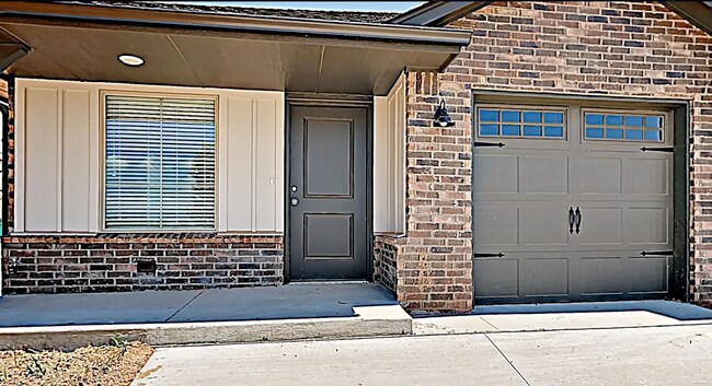 Photo - 405 Summit Ridge Dr House