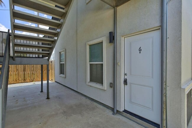 Foto del edificio - 1207 W Kennedy St