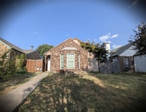 Building Photo - 323 Teakwood Ln