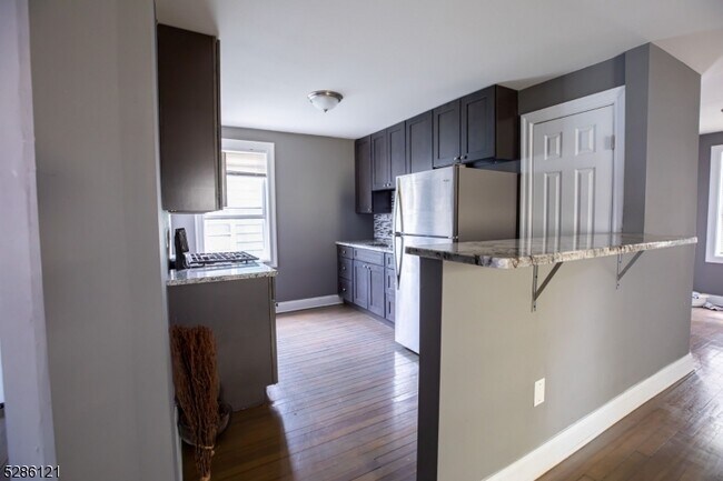 Foto del edificio - 566 S Clinton St