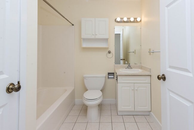 Interior Photo - Chestnut Hill East (CHE)