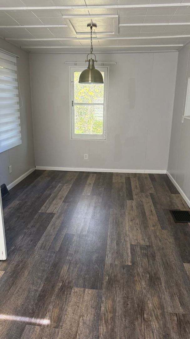 Foto del edificio - 2 bedroom side by side duplex ready now!