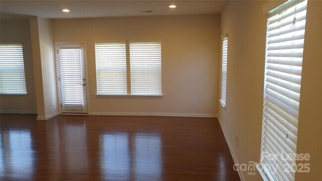 Building Photo - 2504 Alyssa Ln