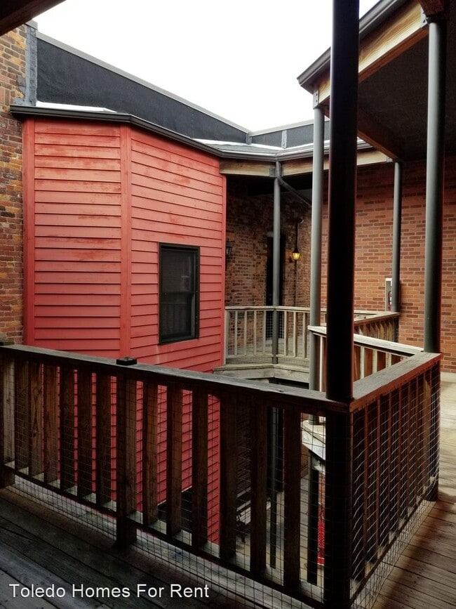 Building Photo - 1010 Ostrich Ln