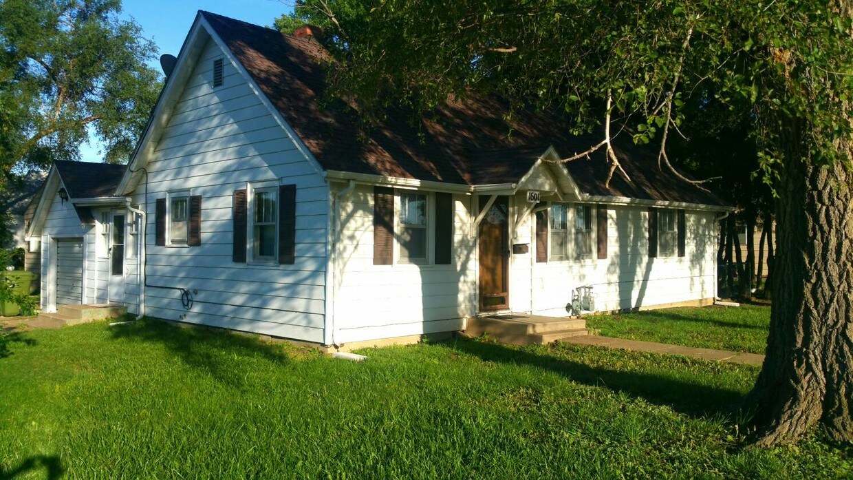 1601 Osborne St, Salina, KS 67401 House for Rent in Salina, KS