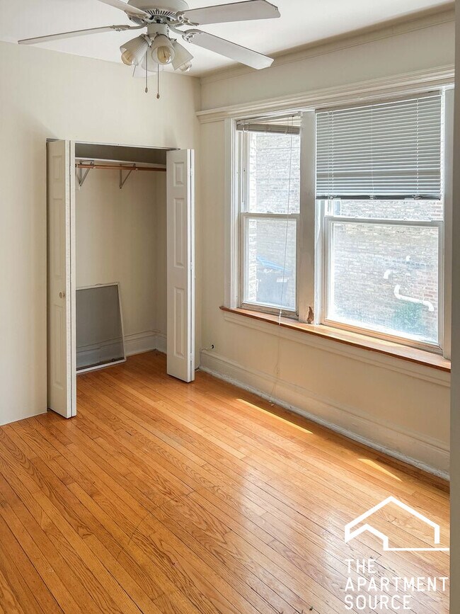 Foto del edificio - 5057 N Damen Ave