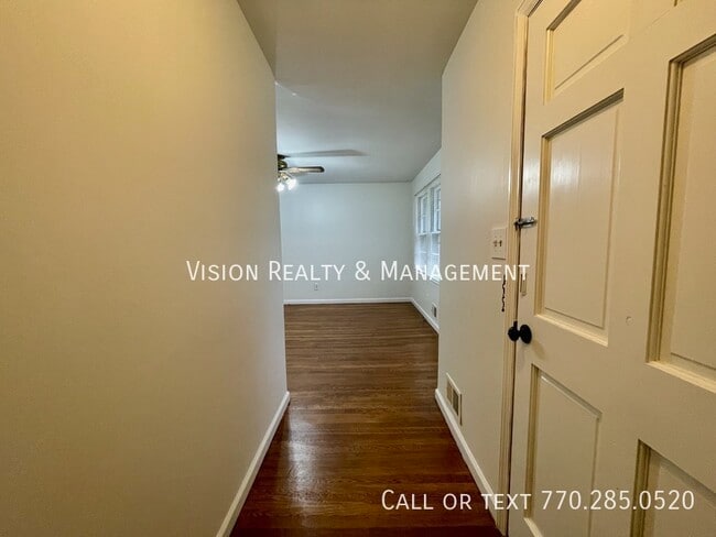 Foto del edificio - 6328 Oakview Ln