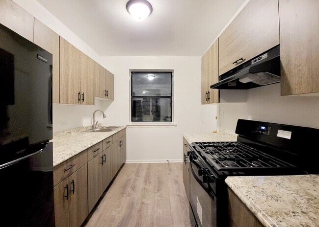 Foto del edificio - 2749 N Sawyer Ave