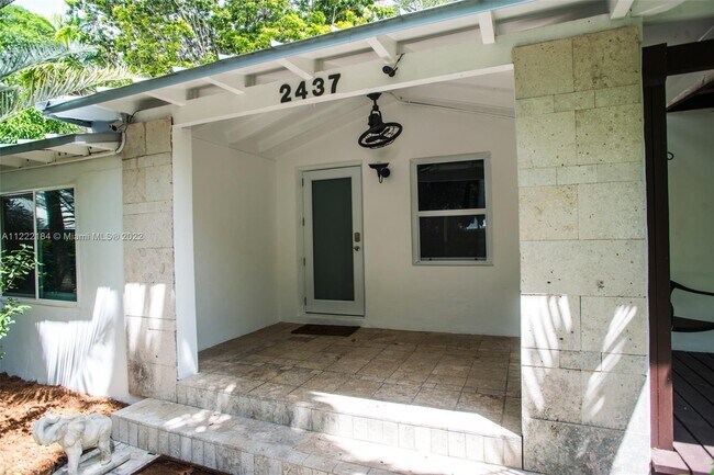 Foto del edificio - 2437 Tequesta Ln