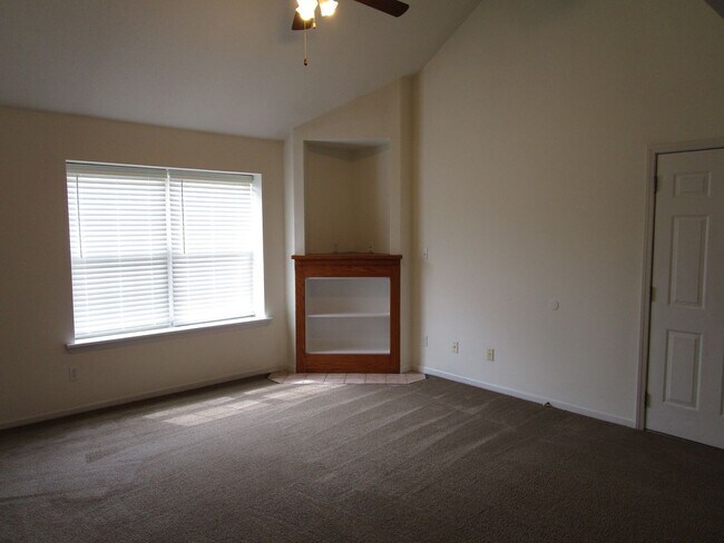 Foto del edificio - 5000-5002 Carrie Ridge Dr.