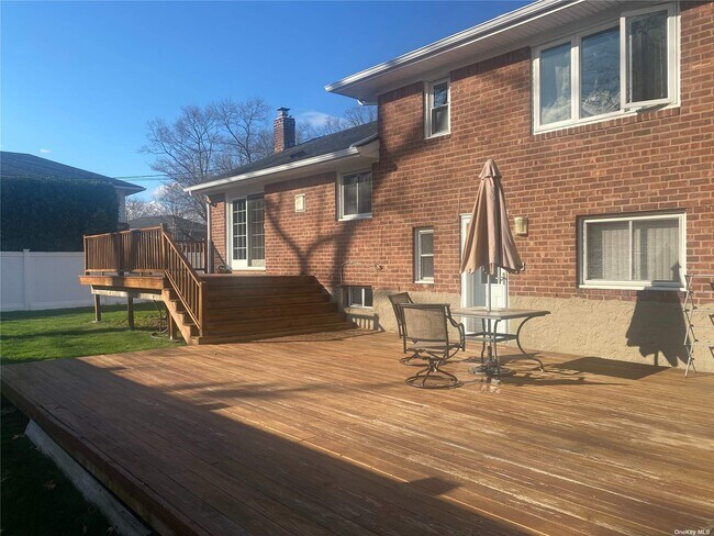 Foto del edificio - 748 Leslie Ln