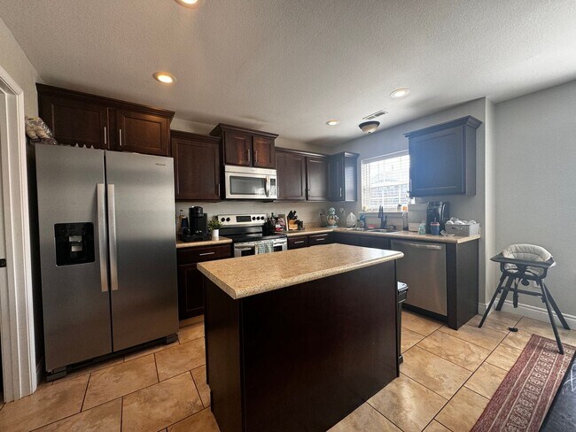 Foto del edificio - Charming 3-Bedroom Home Near Fort Leonard ...