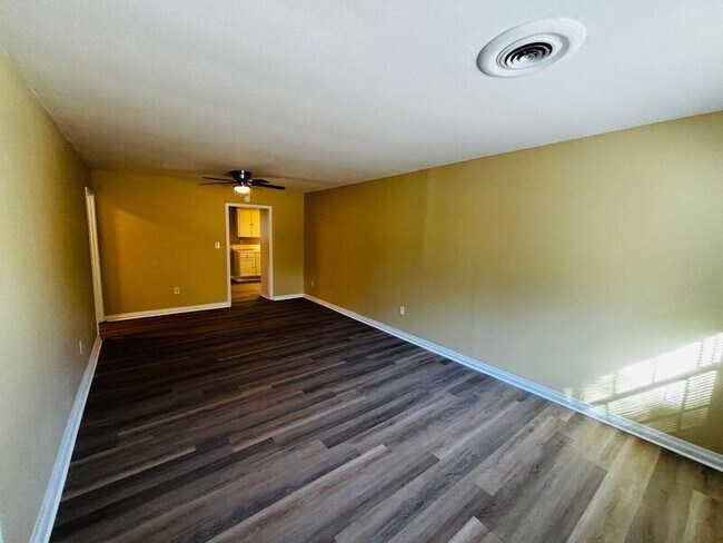 Foto del edificio - 1368 Dorgan St