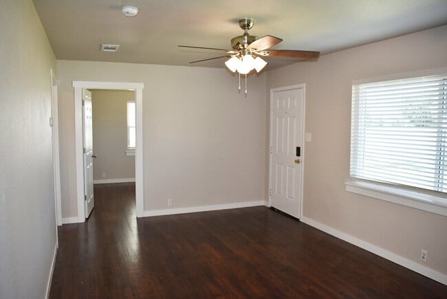 Foto del edificio - "Charming Newly Remodeled 3-Bedroom Home Full of Character!"