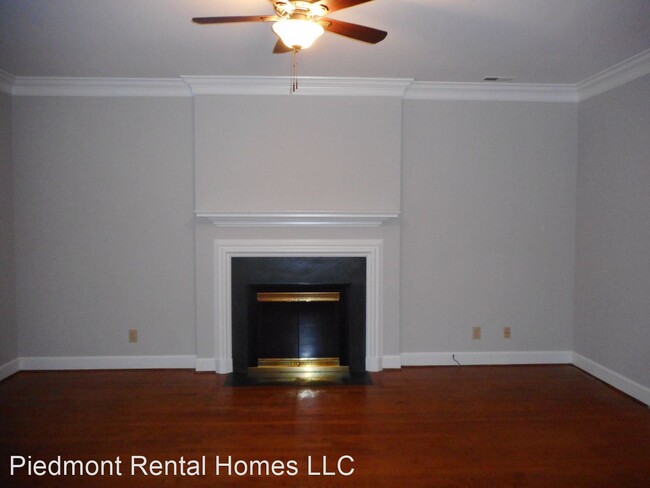 Foto del edificio - 3139 Sedgefield Gate Rd