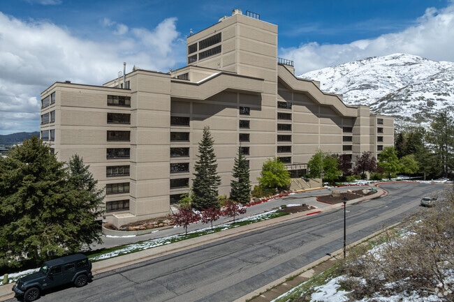 Oakhills-Bench Tower Condominiums