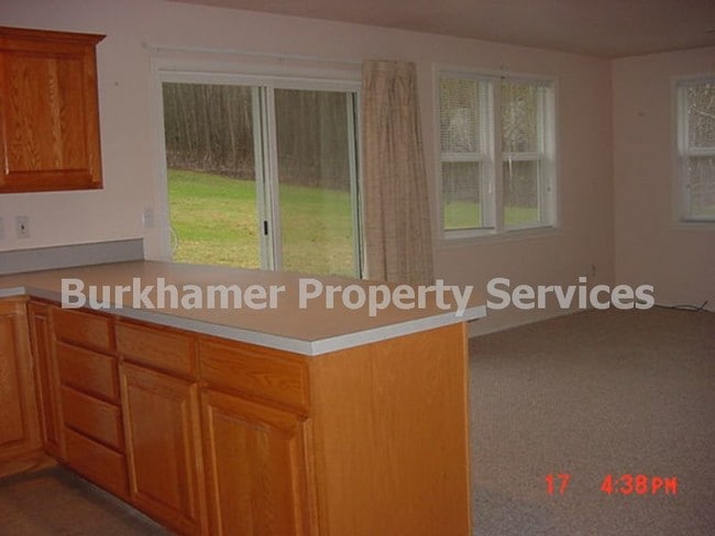 Building Photo - 535 N River St