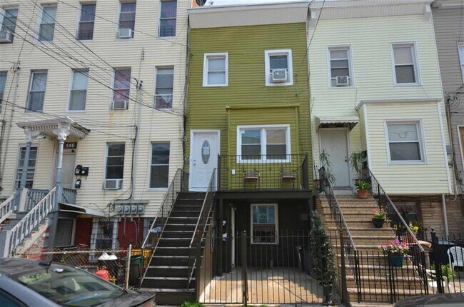 Building Photo - 144 Van Horne St