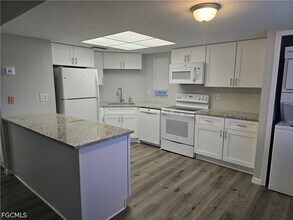 Building Photo - 5019 SW 16th Pl