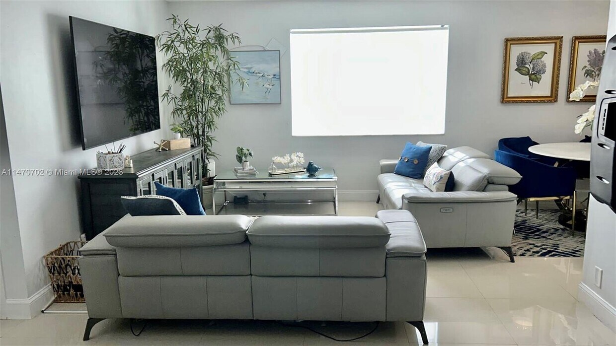 Foto principal - 8710 SW 3rd St