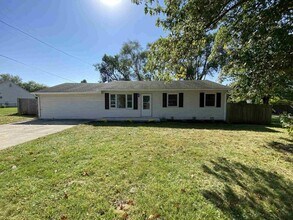 Building Photo - 855 E Center Rd