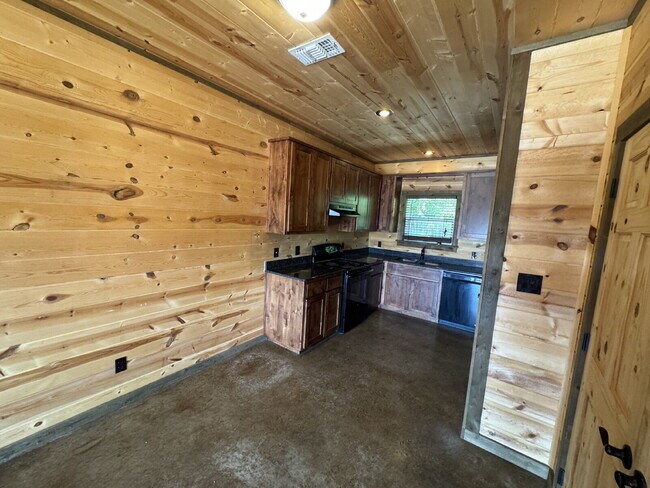 Foto del edificio - 2 bed 2 bath fourplex. Stained concrete fl...