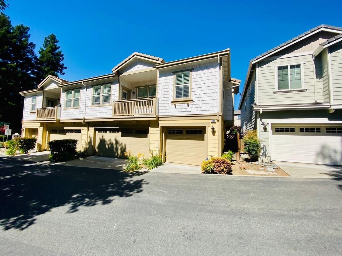 Primary Photo - Gorgeous Townhouse with Attached Single-Ca...