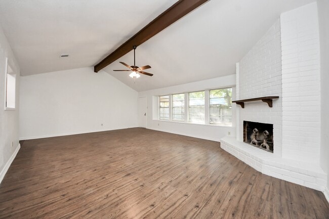 Foto del edificio - 5306 Mossgrey Ln