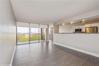 Building Photo - 105 Lake Emerald Dr
