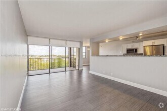 Building Photo - 105 Lake Emerald Dr