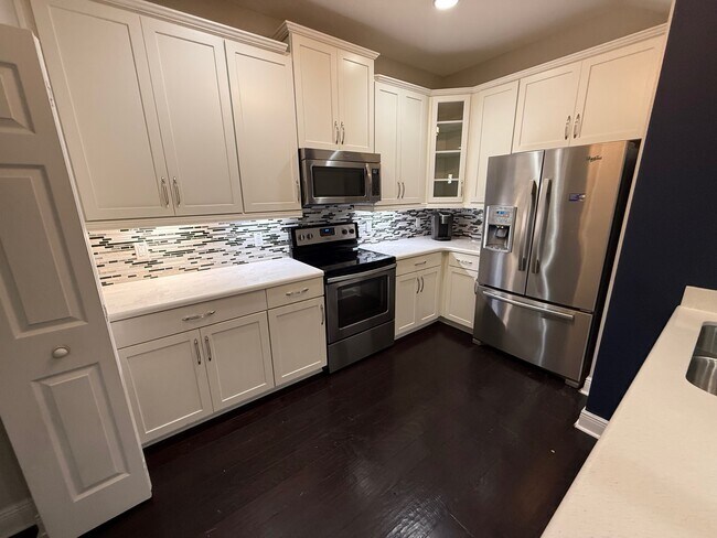 Building Photo - 13504 Fountainbleau Dr
