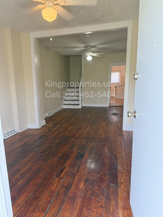 Building Photo - 727 Camden Ave SW