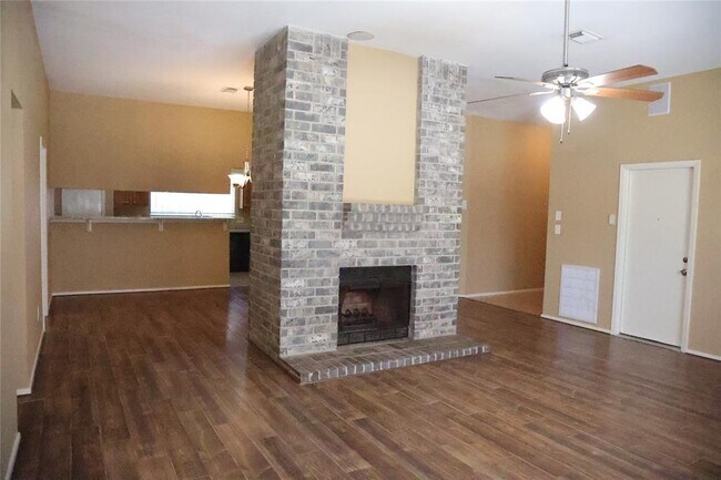 Building Photo - 2523 Edgedale Dr